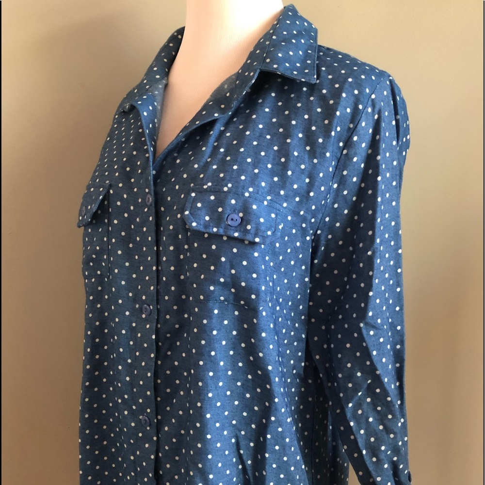 🩵Soft Dotted Button Down - Picture 4 of 8